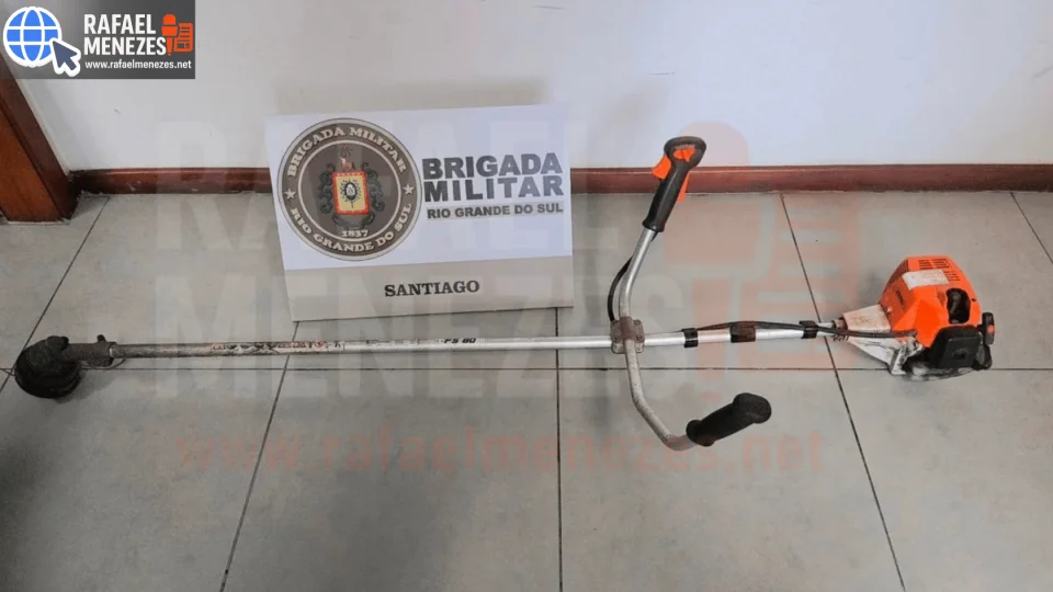 Mulher é presa após invadir residência e furtar roçadeira em Santiago