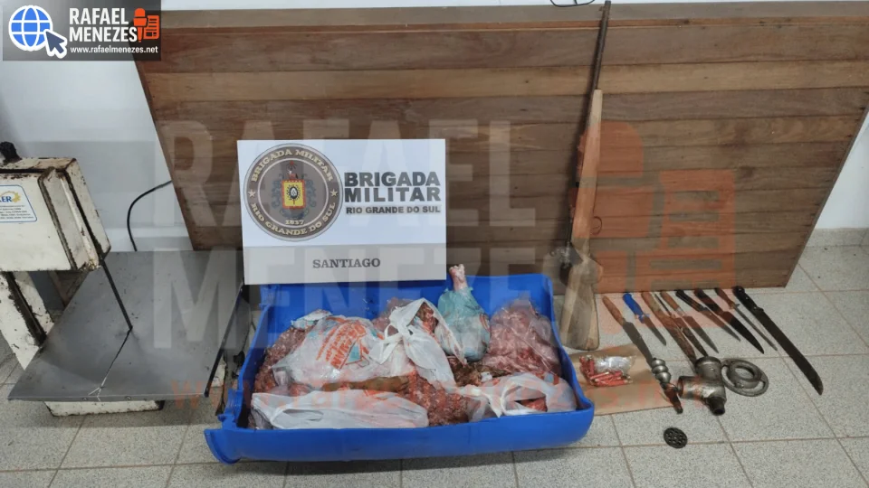 Dois homens são presos por furto abigeato e posse irregular de arma em Santiago