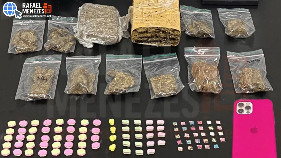 Jovem é presa com maconha, ecstasy e LSD durante ação do 2º BPChq em Santa Maria