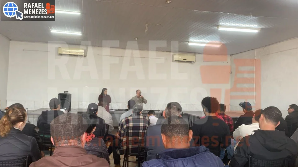 Funcionários da Agrimec se reúnem após demissões e questionam proposta para pagamento das rescisões