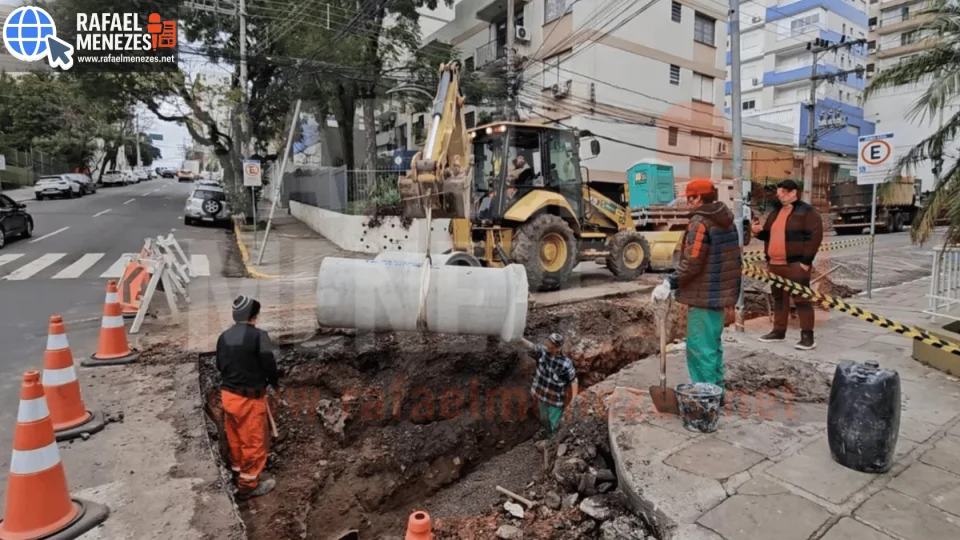 Ministério do Trabalho embarga obra de drenagem no Centro de Santa Maria por risco grave aos trabalhadores