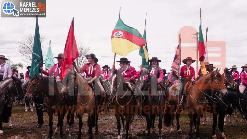 1ª Cavalgada Feminina de Santa Maria reúne 140 mulheres em ação de conscientização pelo Outubro Rosa