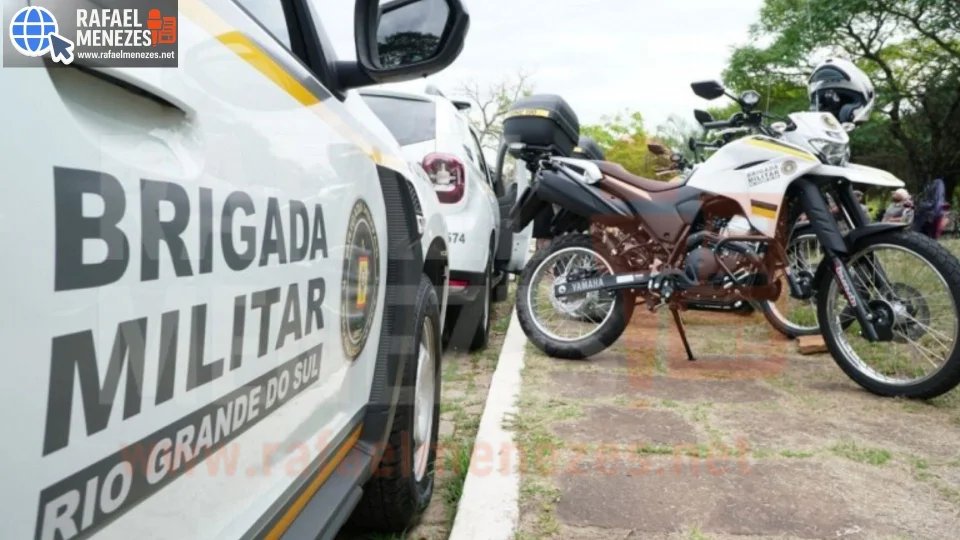 Dupla é presa após furto de dinheiro de veículo em estacionamento de supermercado em Santa Maria