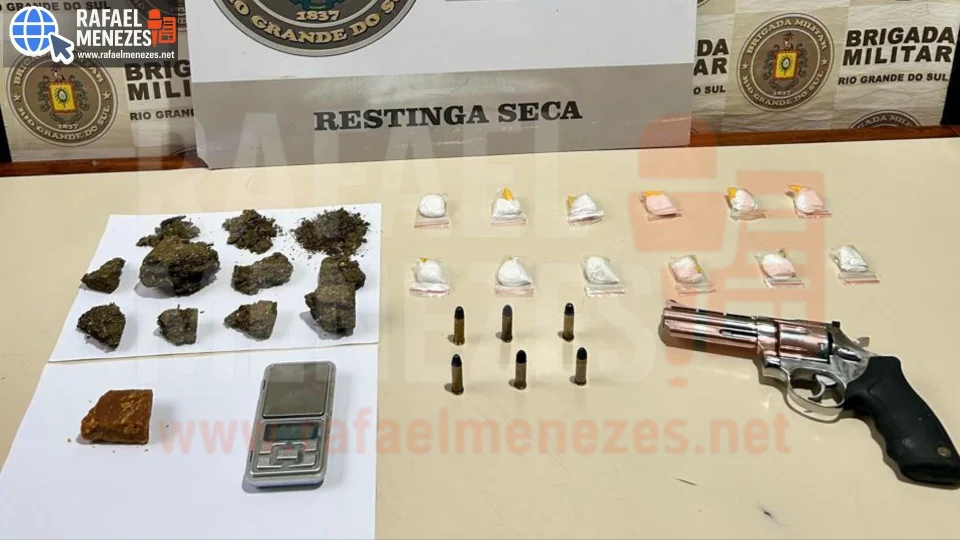 Homem é preso pelo 2ºBPChq com arma, cocaína, crack e maconha em Restinga Sêca