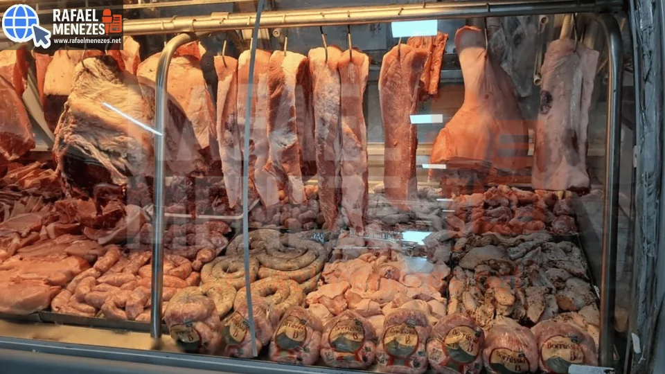 Operação apreende 4,2 toneladas de alimentos impróprios e interdita setores de mercados em Itaara