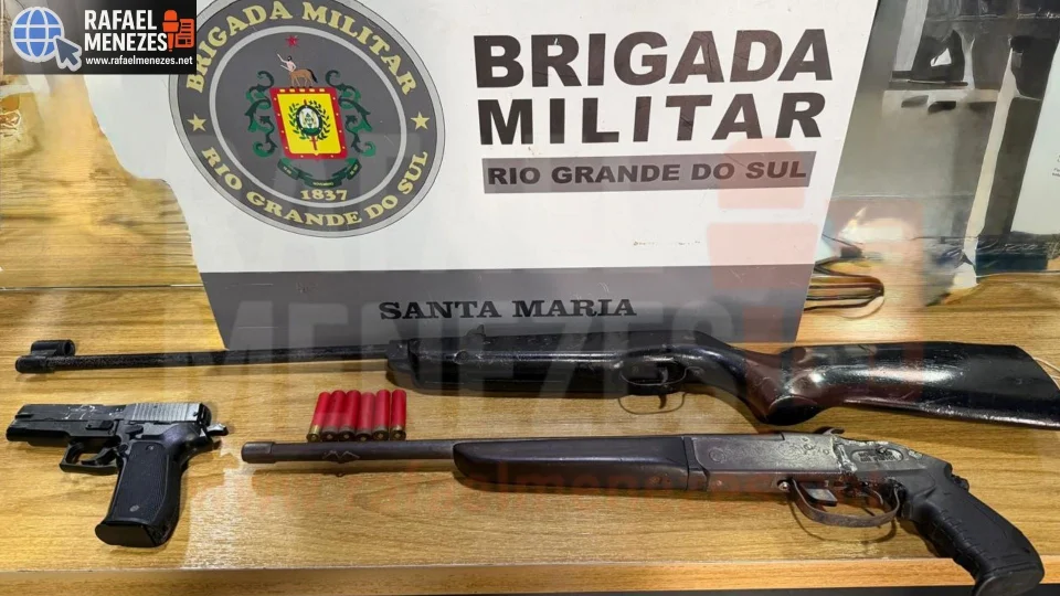 Homem é preso com espingarda, munições e simulacro de pistola em Santa Maria