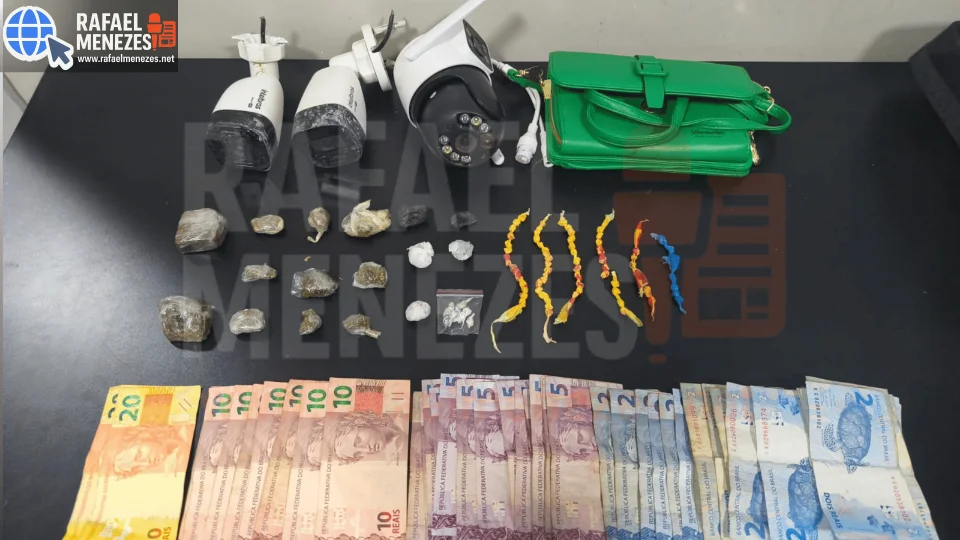 Jovem é presa por tráfico de drogas no bairro Nova Santa Marta em Santa Maria