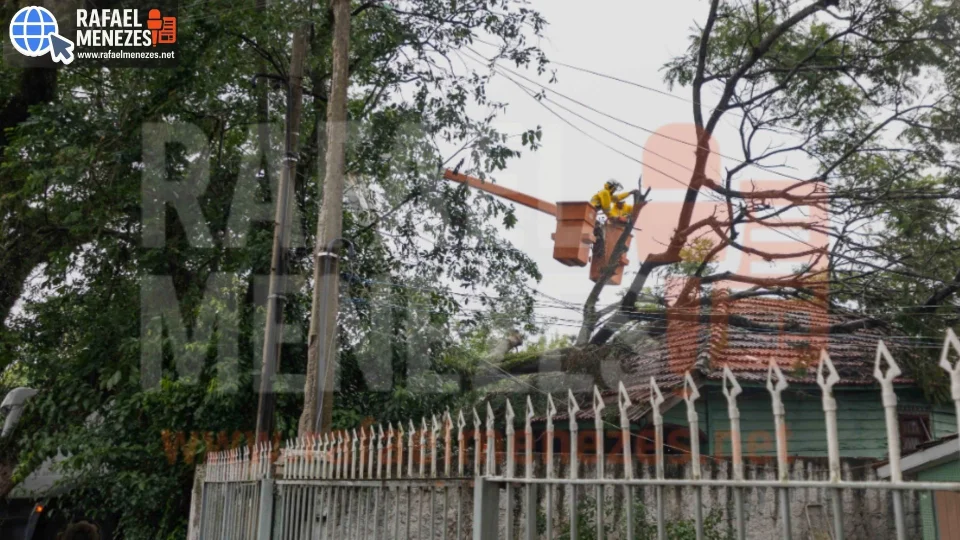 Instabilidade climática deixa milhares de clientes sem energia elétrica na Região Central