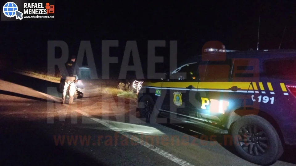 Carro sai da pista e capota na BR-287 em São Pedro do Sul