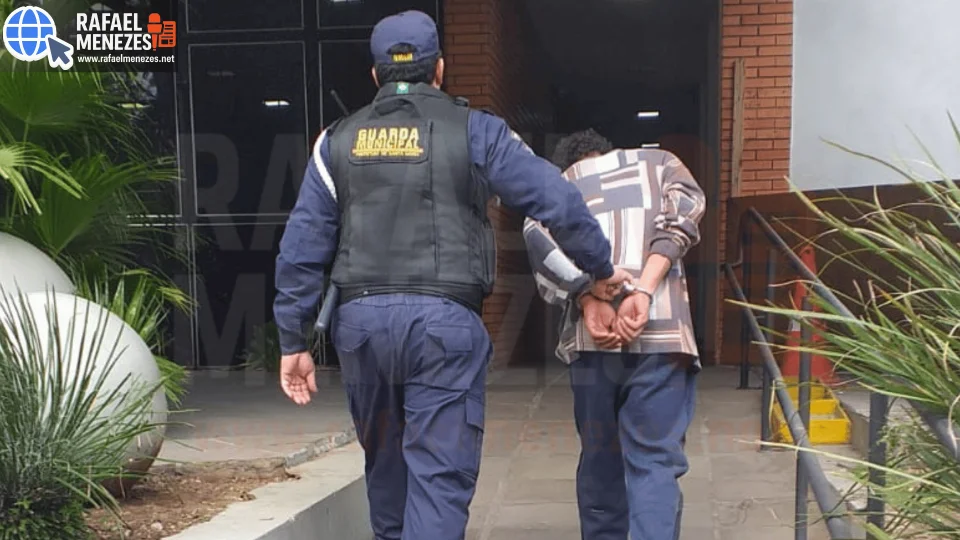 Guarda Municipal prende homem por descumprir medida protetiva em frente a escola de Santa Maria