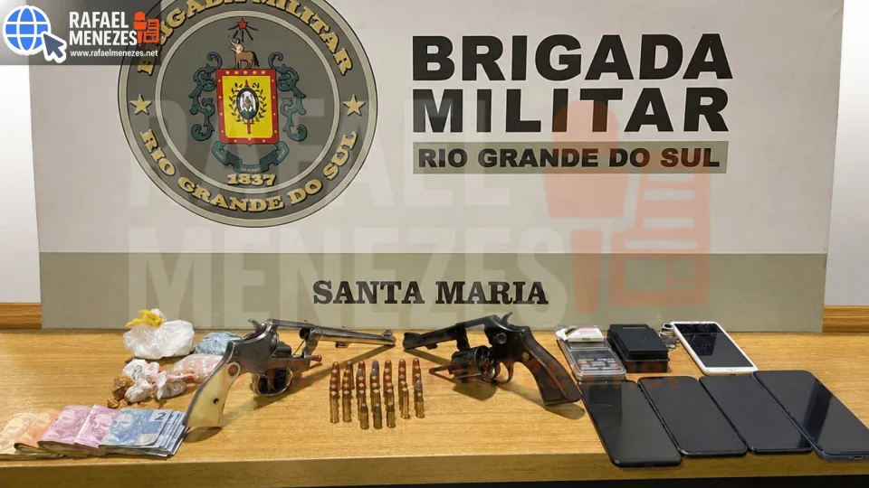Homem é preso com armas, drogas e munições pelo 2º BPChq em Santa Maria