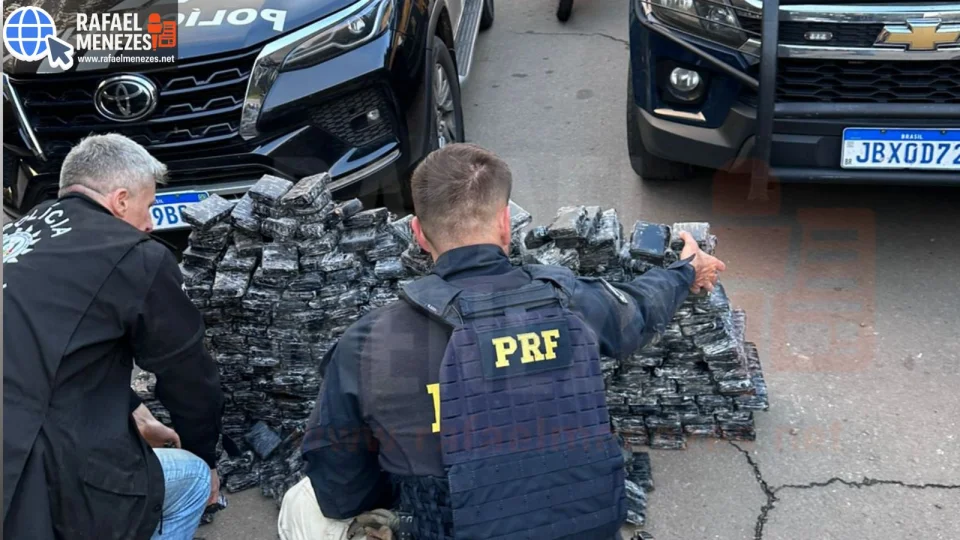 Polícia Civil e PRF apreendem 233 kg de maconha em 488 tijolos e detêm quatro paraguaios em Santa Maria