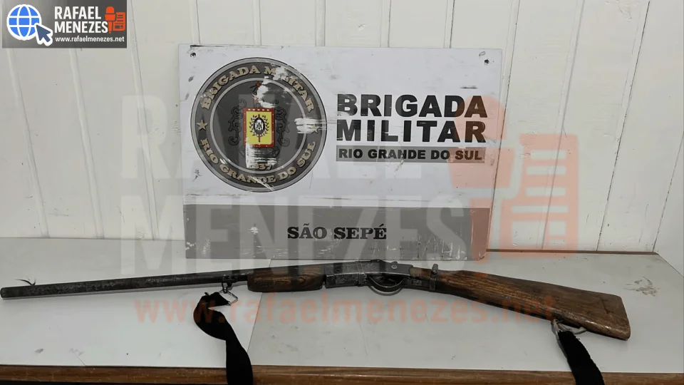 Homem armado entra em surto, danifica veículo e tem espingarda apreendida no interior de São Sepé