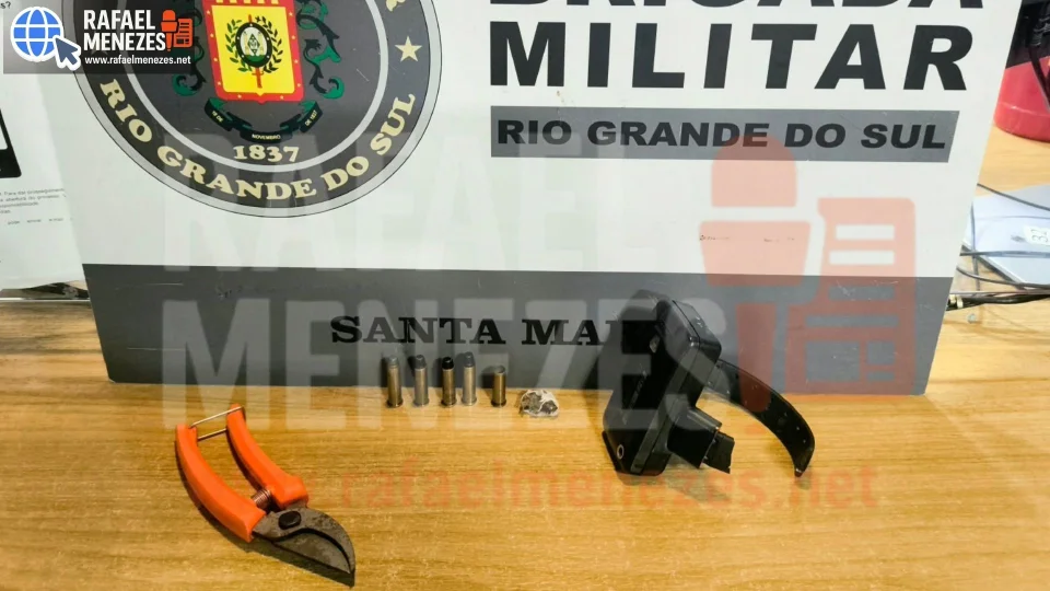 Homem com tornozeleira eletrônica rompida ameaça vizinho e é preso em Santa Maria
