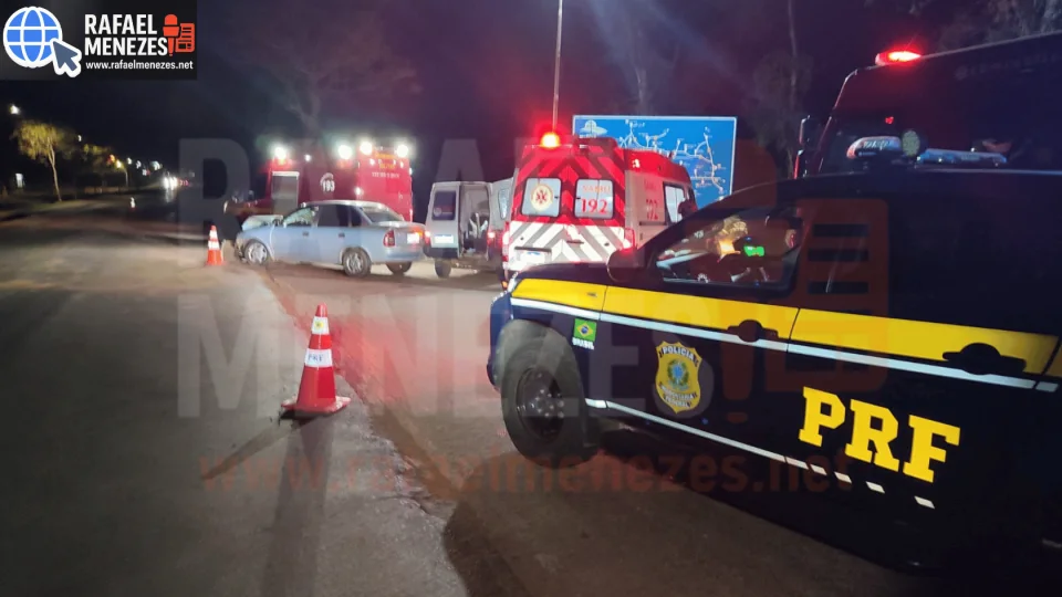Colisão entre carro e furgão deixa dois adultos e uma criança feridas na BR-285