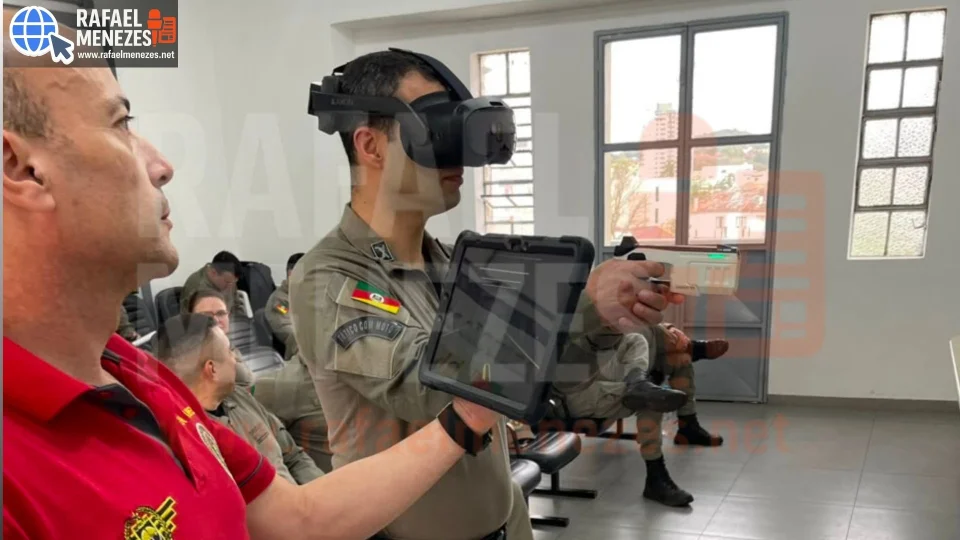 Brigada Militar treina policiais de Santa Maria para usar nova arma de choque TASER 10