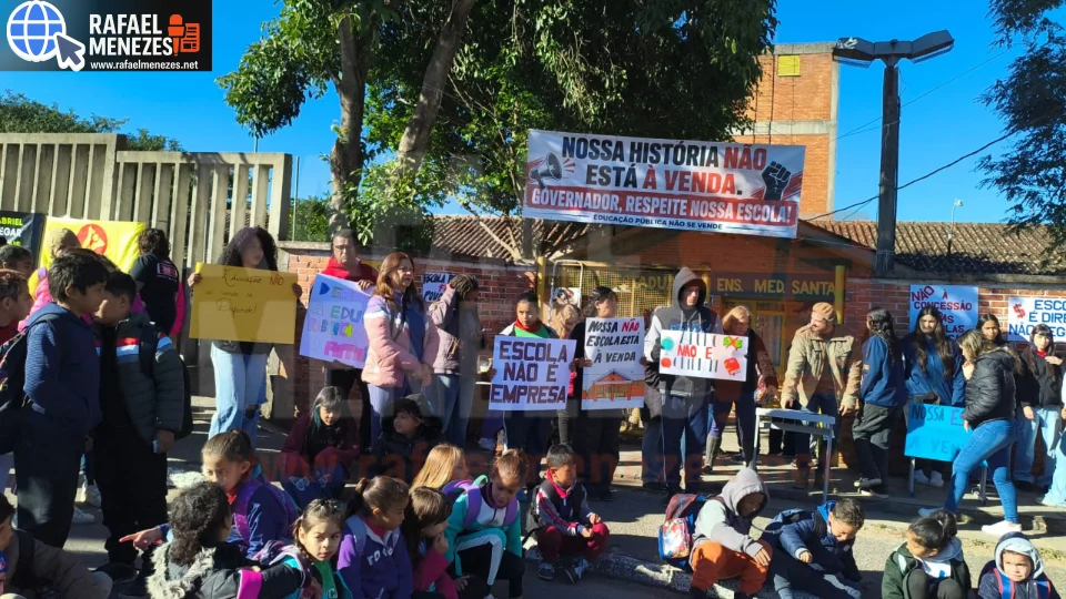 Professores e servidores realizam paralisação contra PPP na Escola Estadual Santa Marta em Santa Maria