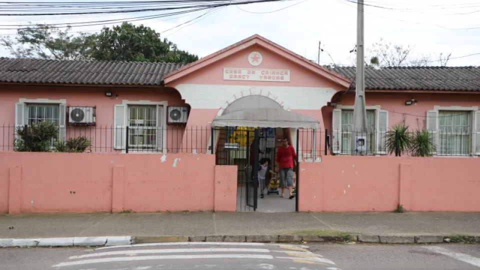 Casal preso após furto de fios em escola tem prisão preventiva decretada pela Justiça