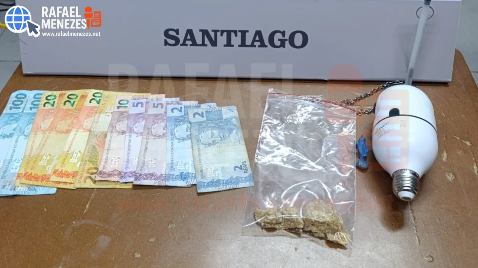 Jovem é presa por tráfico de drogas durante ação da Brigada Militar em Santiago