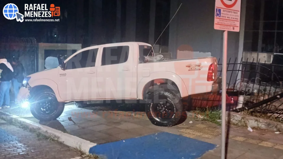 Motorista que colidiu contra grades do Fórum tem prisão preventiva decretada pela Justiça em Santa Maria