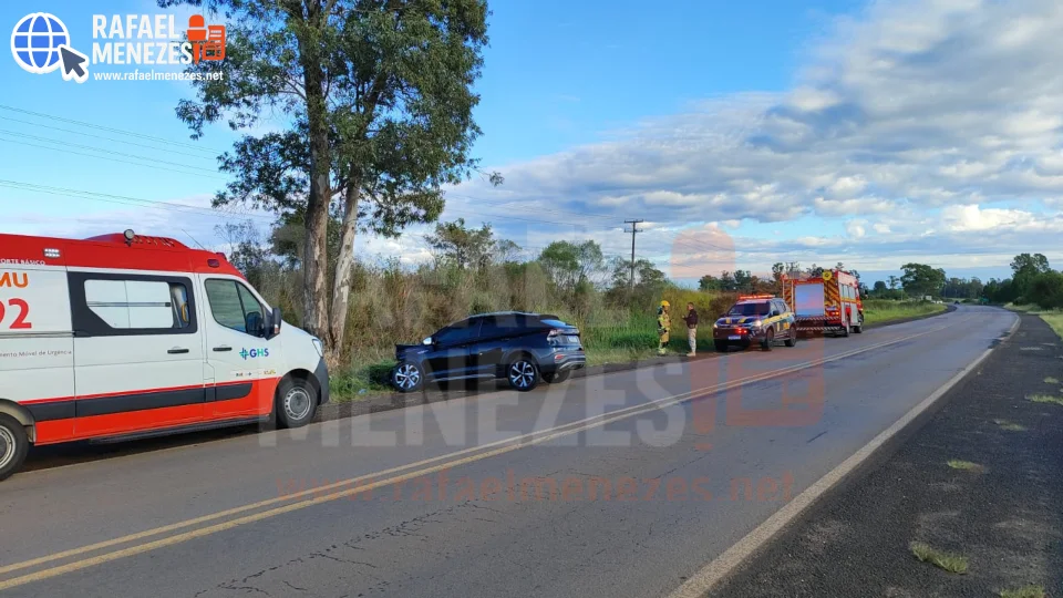 Motorista colide em árvore e fica gravemente ferido na BR-287