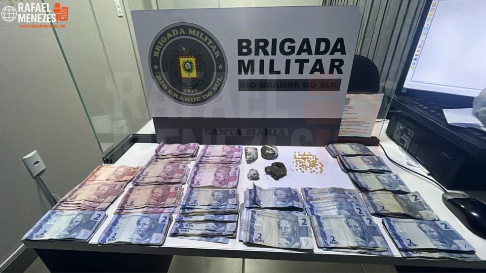 Jovem é presa por tráfico de drogas no Centro de Santa Maria
