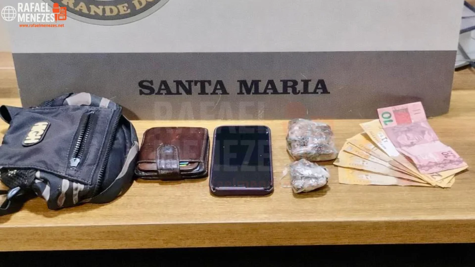Jovem é preso por tráfico de drogas no Centro de Santa Maria