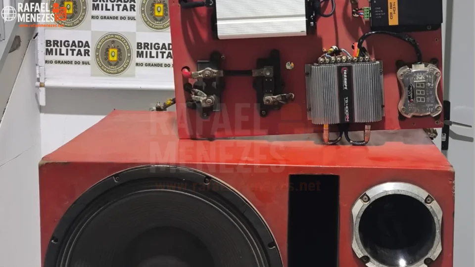 Som alto em camionete termina com apreensão de equipamento pela Brigada Militar em Agudo