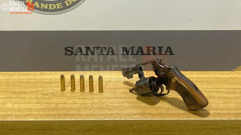Jovem é preso por porte ilegal de arma no bairro Nova Santa Marta em Santa Maria