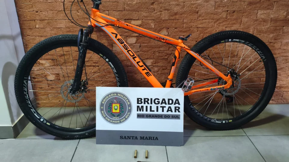 Homem é preso com arma e bicicleta roubada no bairro Salgado Filho em Santa Maria