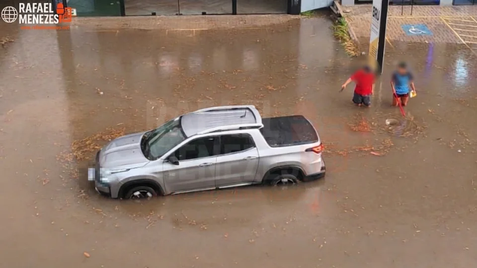 Chuva forte provoca alagamentos e mobiliza Defesa Civil em Santa Maria