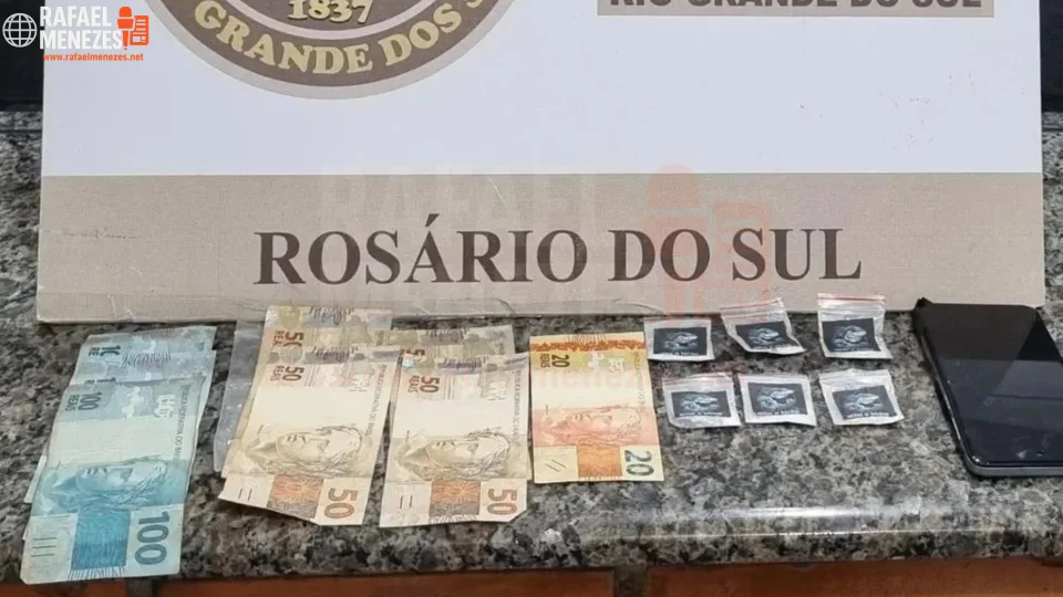 Jovem é preso por tráfico e com motocicleta furtada no Centro de Rosário do Sul