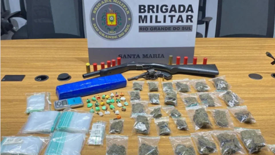 Jovem é preso com armas e drogas em apartamento no Centro de Santa Maria