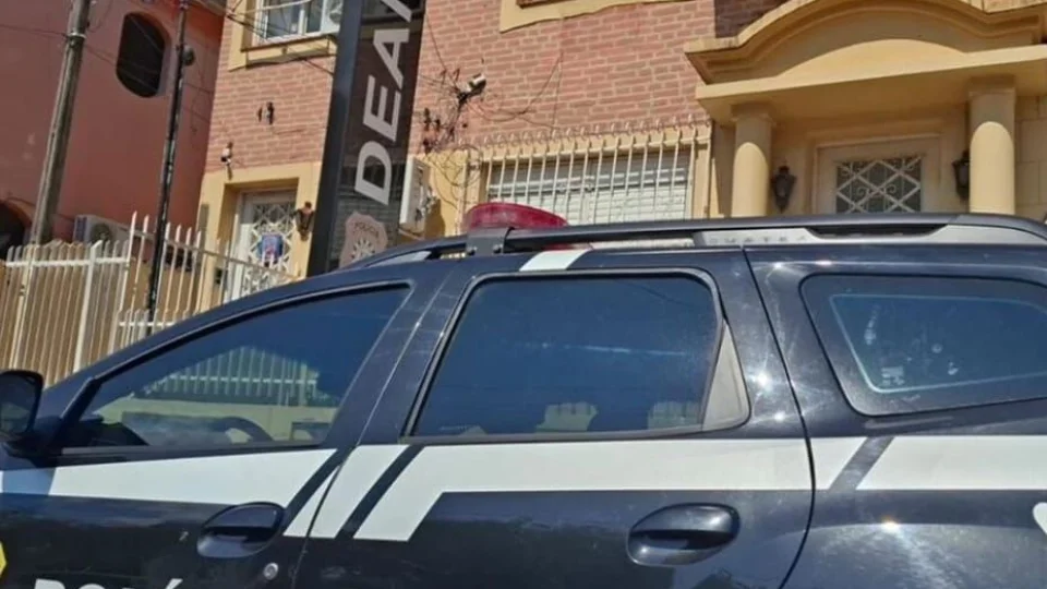 Jovem é preso por perseguição e descumprimento de medidas protetivas em Santa Maria