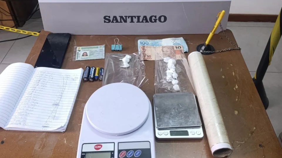 Mulher é presa por tráfico de drogas durante ação da Brigada Militar em Santiago