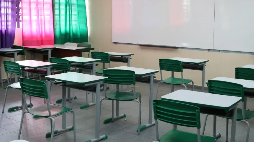 Professora condenada a 14 anos de prisão por estupro de aluno no RS