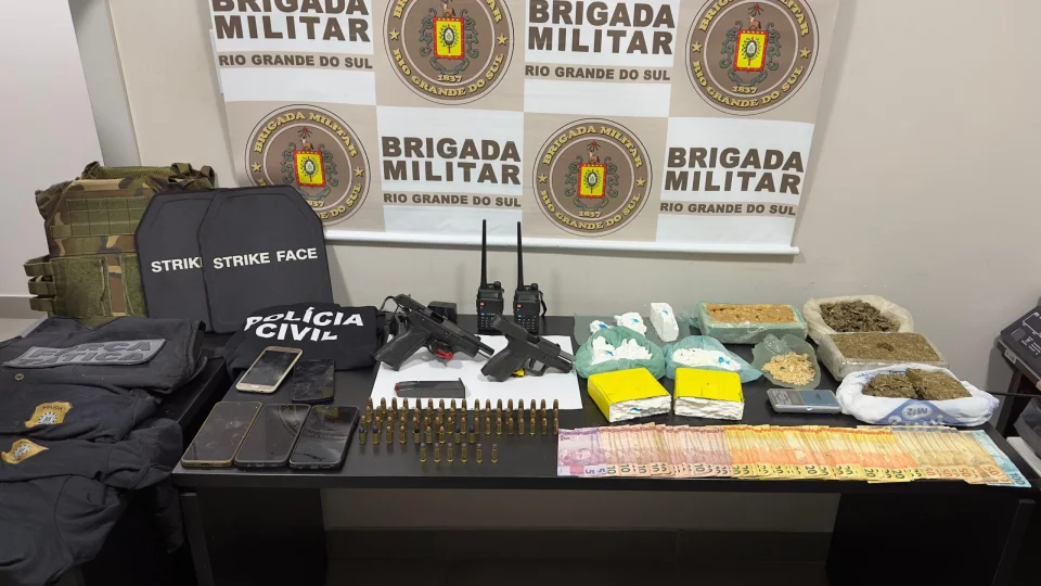 Trio é preso pelo 2ºBPChq com armas, drogas e munições em Santa Maria