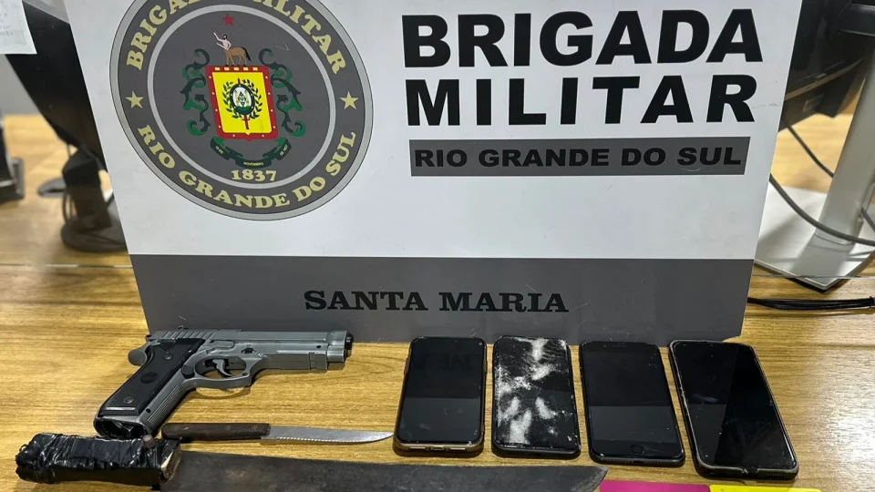 Brigada Militar apreende adolescentes e prende homem por roubo a pedestre na entrada da UFSM em Santa Maria