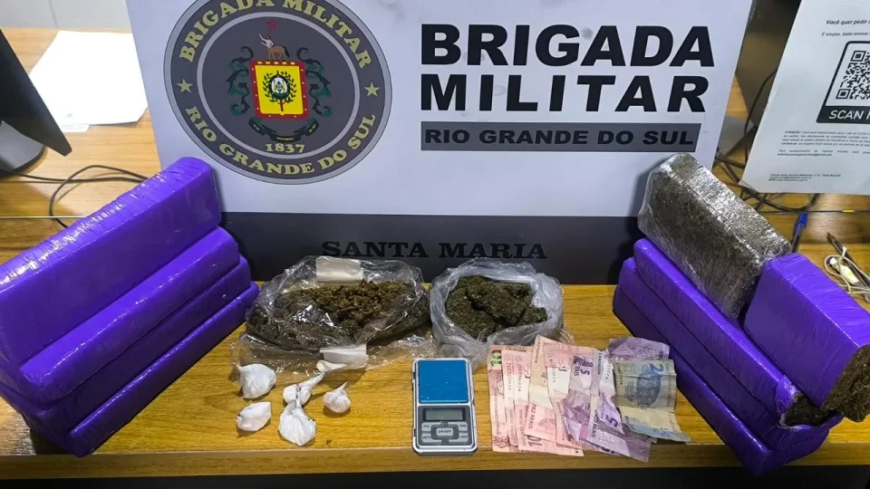 Brigada Militar apreende 5 kg de maconha e prende mulher por tráfico de drogas em Santa Maria