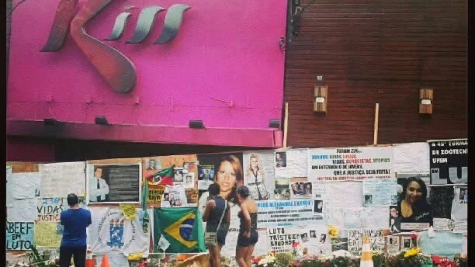 Justiça concede progressão para o semiaberto a dois condenados pelo caso Kiss, após redução de pena