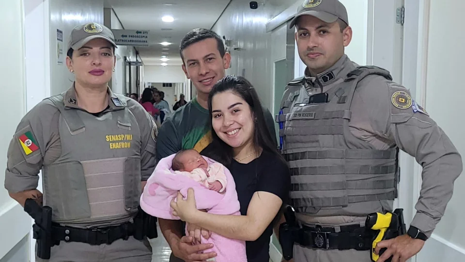Brigada Militar salva bebê de seis dias que se engasgou com leite materno em Santiago