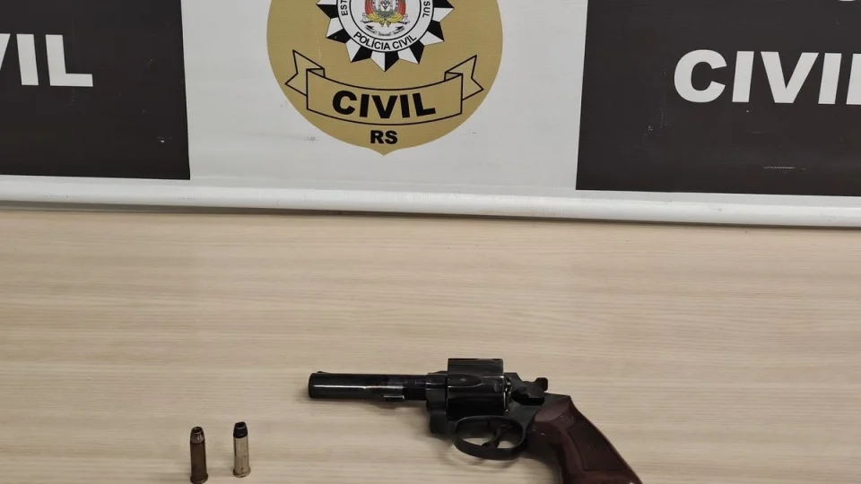 Polícia Civil apreende arma em cumprimento de mandado da Lei Maria da Penha