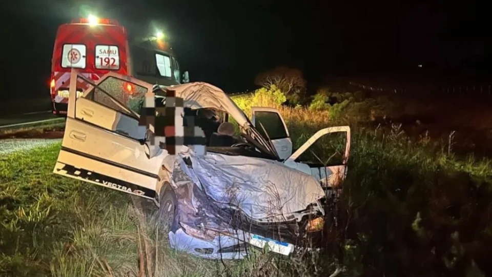 Identificados passageiros mortos após veículo que estavam colidir com cavalo na BR-290