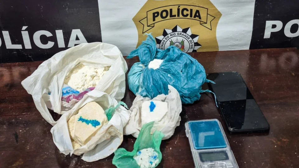 Jovem é preso em flagrante com R$ 150 mil em drogas em São Francisco de Assis