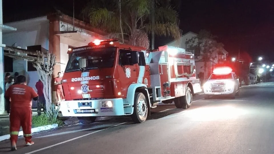Residência é parcialmente destruída por incêndio na madrugada em Nova Palma