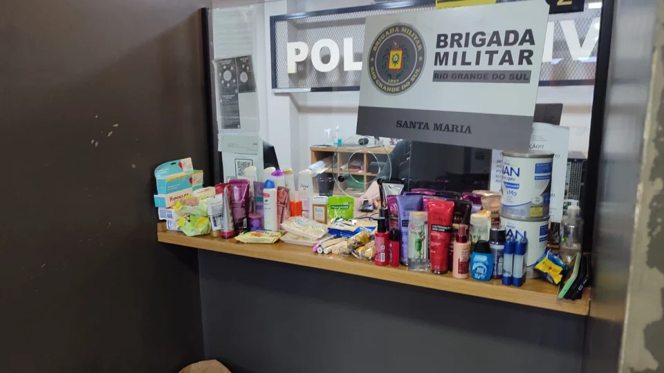 Trio é preso após furtar R$ 2,5 mil em produtos de farmácia em Santa Maria