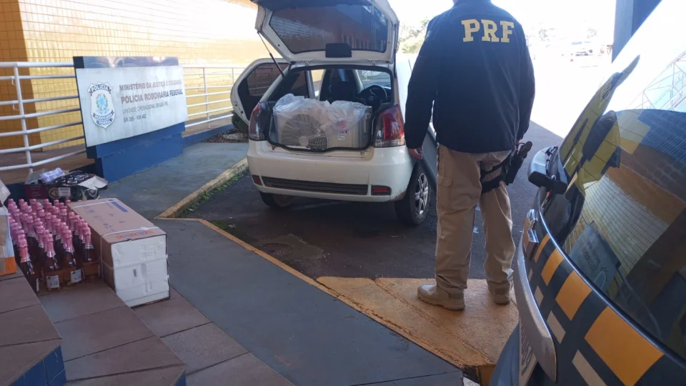PRF apreende carga de bebidas importadas ilegalmente na BR-285