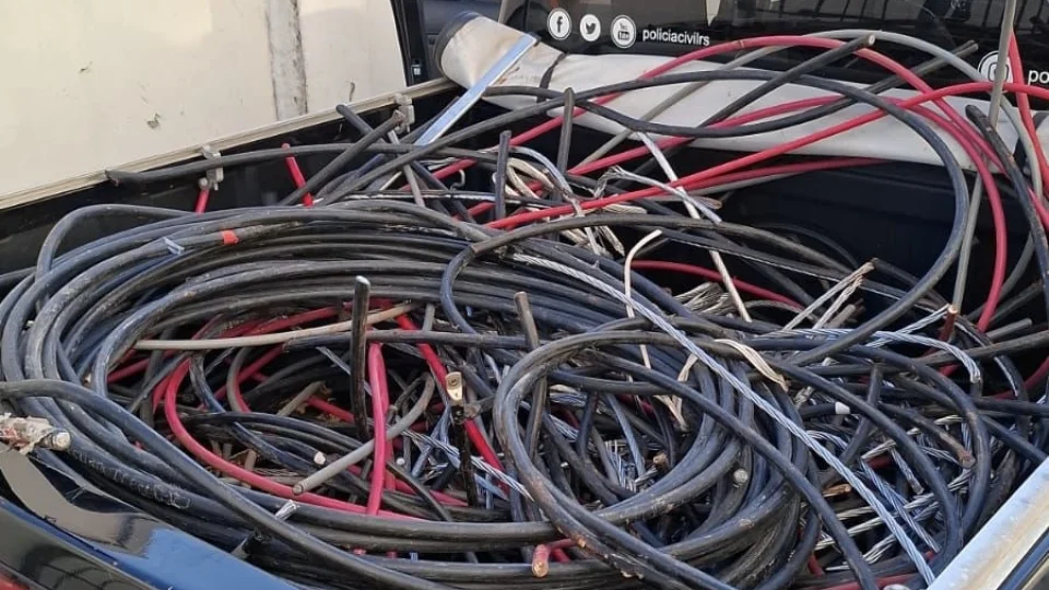 Polícia Civil prende quatro por receptação de fios furtados em Santa Maria