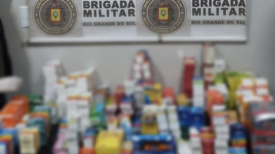 Homem é preso com medicamentos e alimentos sem procedência na ERS-509, em Santa Maria