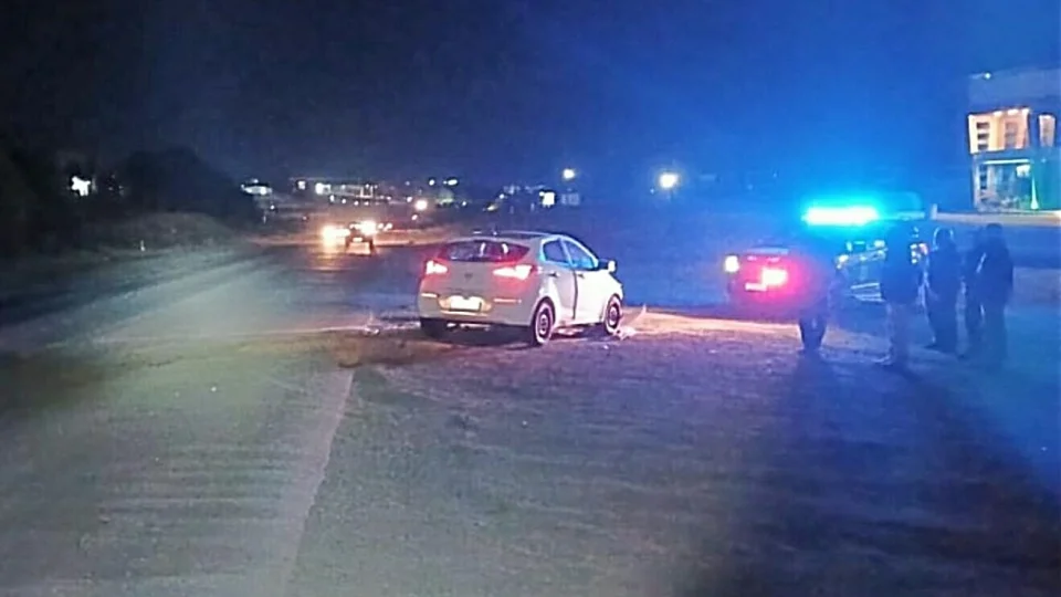 Acidente entre caminhonete e automóvel deixa uma mulher levemente ferida na BR-287